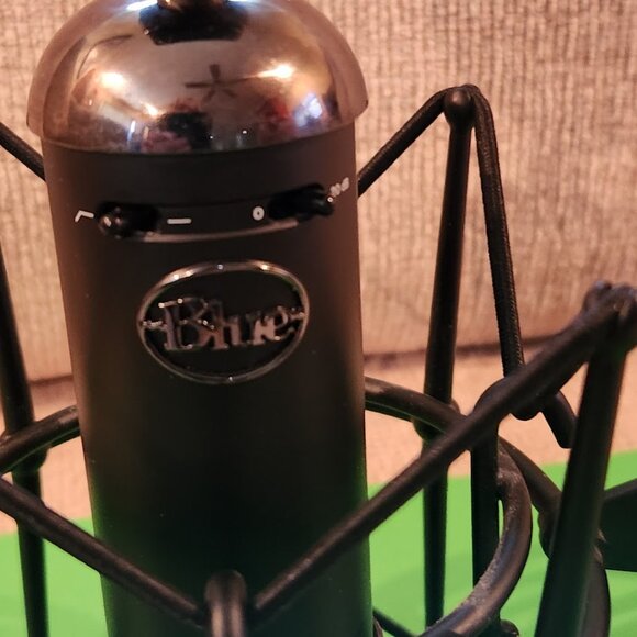 microphone - Picture 2 of 3